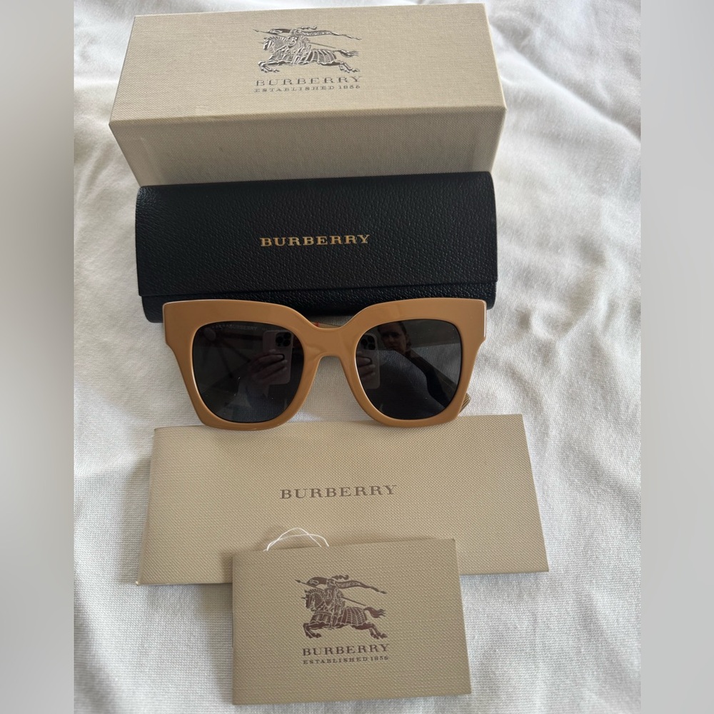 Burberry BE4364 Kitty sunglasses